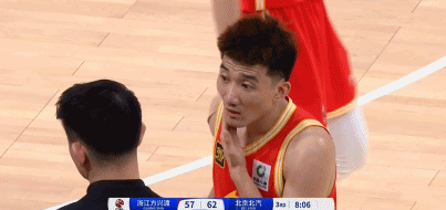 裁判问题频频引争议俱乐部内部矛盾纷呈 
